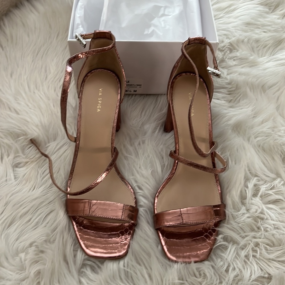 New Via spiga heels size 8.5